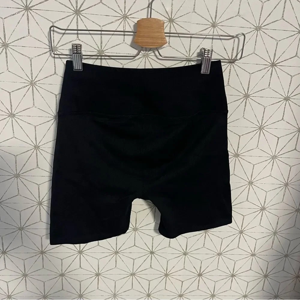 Alo Yoga 5” Ribbed Favorite Short Black